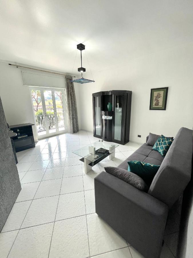 Madras Apartment Сан Джорджо а Кремано Екстериор снимка